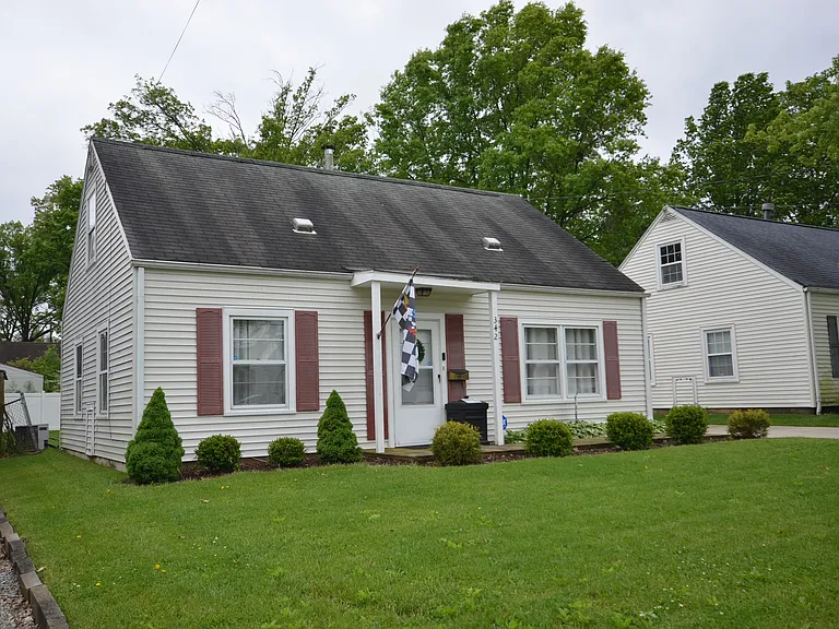 342 Jennings Ave — Photo 2