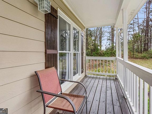 4th image of 18 W Ridge Dr SE