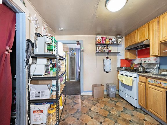 4th image of 209 Dabner St
