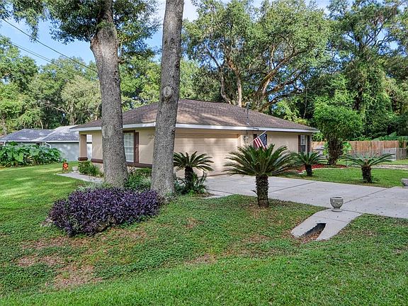 3rd image of 1 Redwood Trace Ln