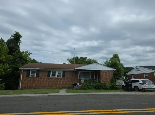 865 E King St, Strasburg, VA 22657