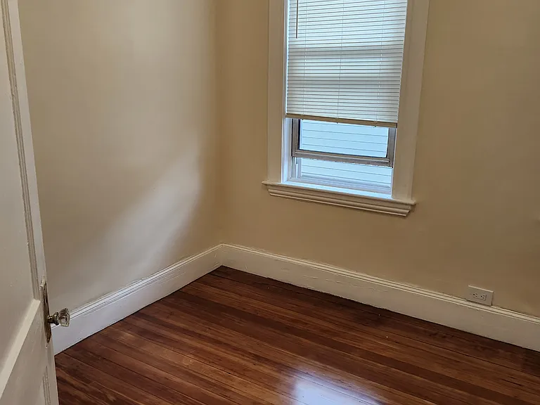 35 Havelock St #3 — Photo 8