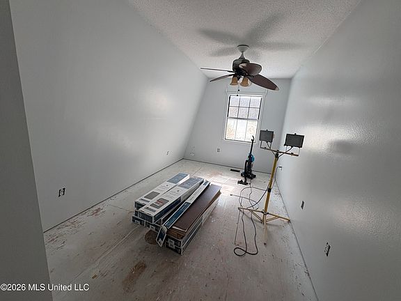 5th image of 2417 Robertsdale Rd