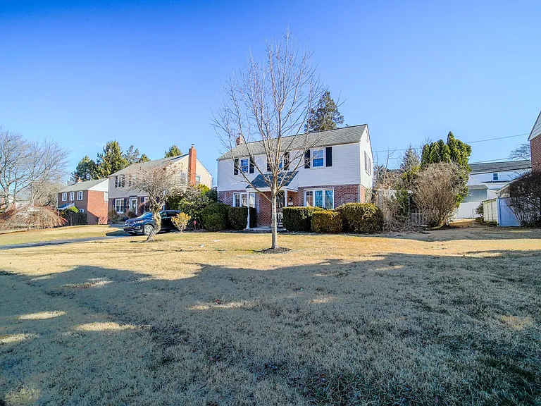 213 Heatherwood Rd — Photo 4