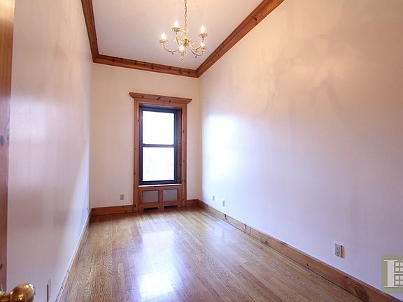 4th image of 51 W 76th St APT 3