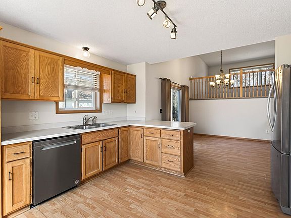 5th image of 25749 Goldfinch Ave