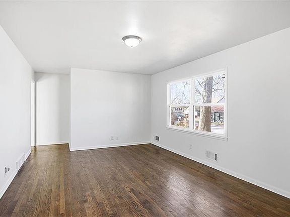3rd image of 8121 Lydia Ave