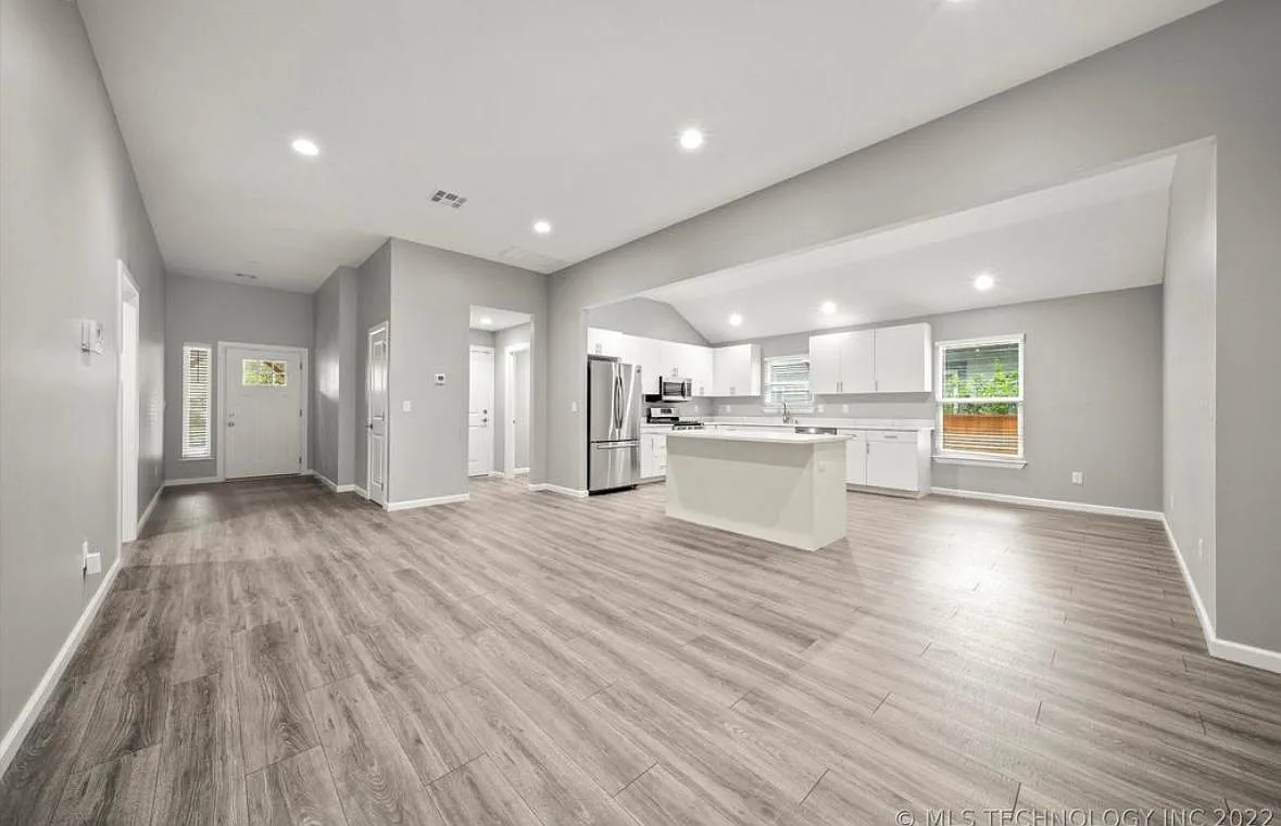1236 S Zunis Ave — Photo 2
