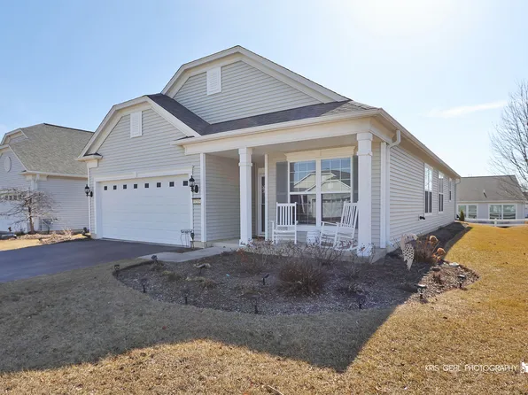 3255 Comstock Ct, Mundelein, IL 60060