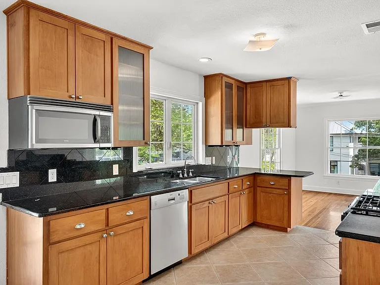 2506 Hillview Rd — Photo 13