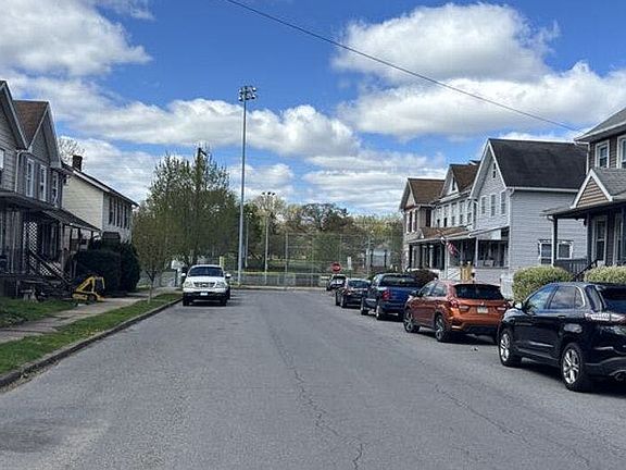 4th image of 222 Hughes St