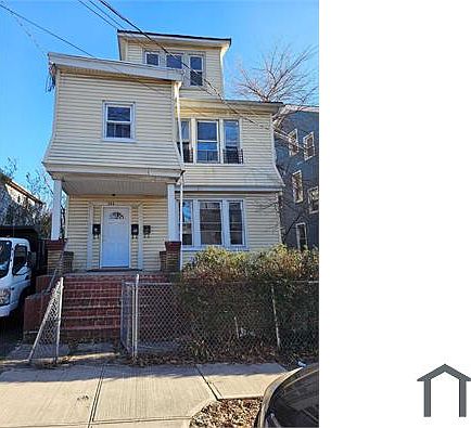 1st image of 244 Wainwright St Floor 3