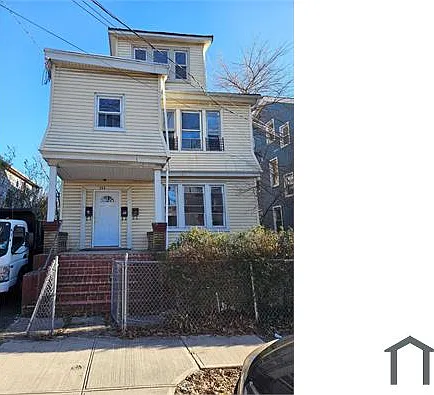 244 Wainwright St #3