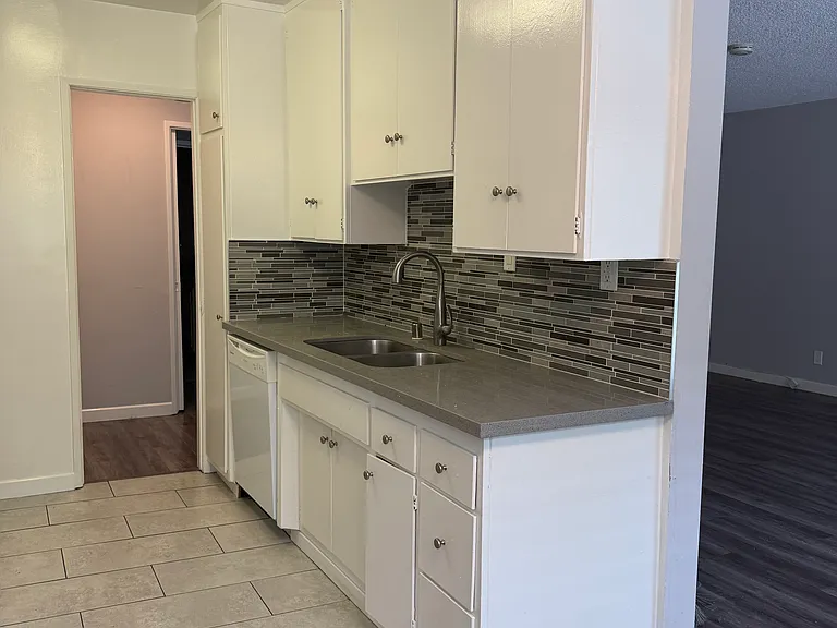 504 Avenue G — Photo 6