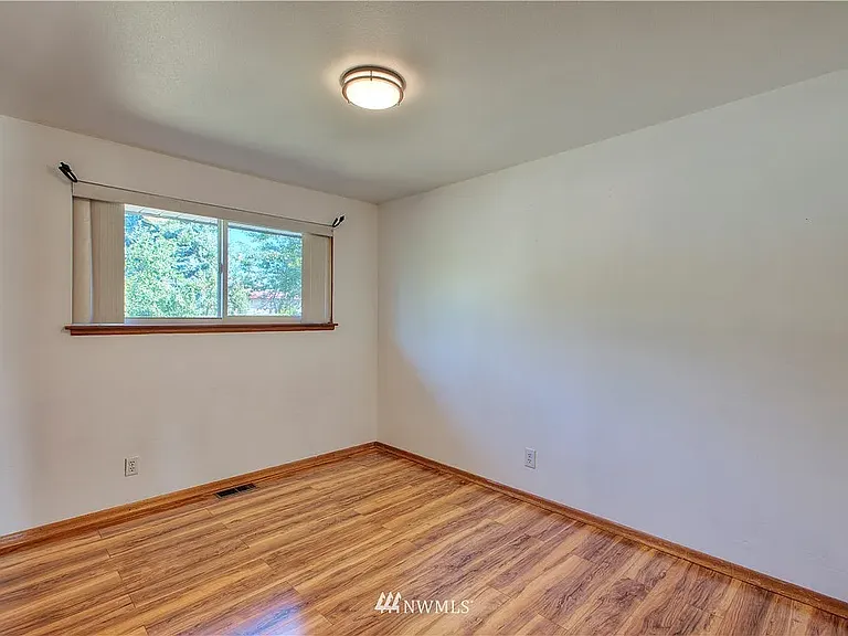 2920 NE 8th Pl — Photo 19