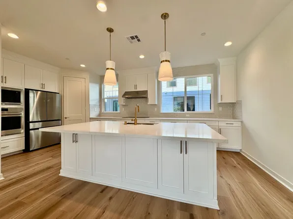 2543 Elderberry Ln, Carlsbad, CA 92008