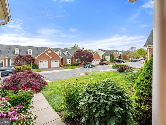 4th image of 231 Onyx Way