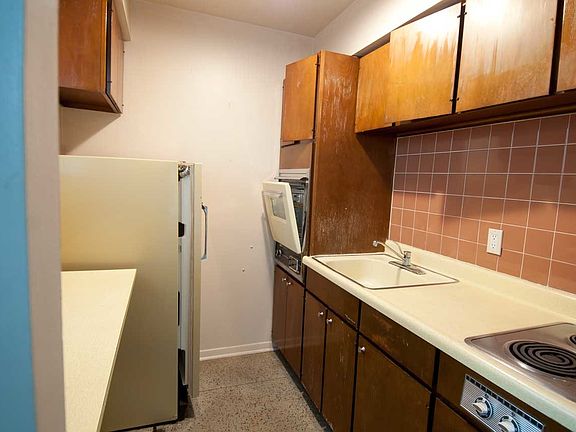 4th image of 17740 Lake Shore Blvd APT 304