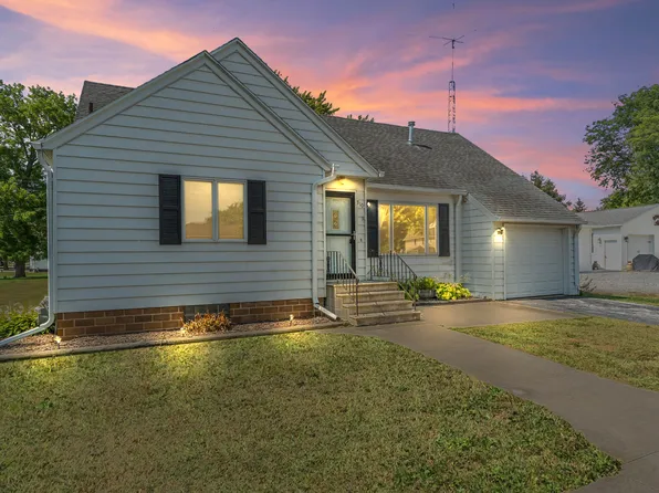 510 Garfield Ave, Farnhamville, IA 50538