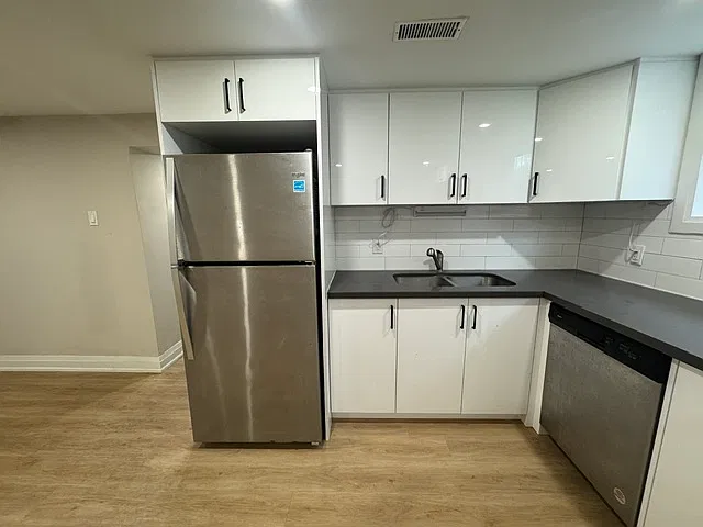 49 Edinburgh Road Kitchener — Photo 4