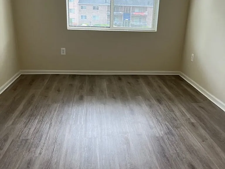 Woods Edge Apartments — Photo 47