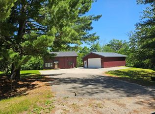 2689 Wapsi Ridge Dr, Walker, IA 52352