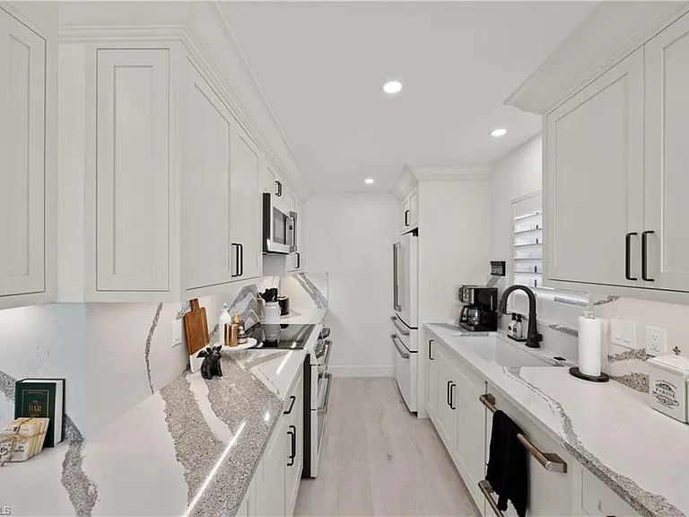 2100 Gulf Shore Blvd N #101 — Photo 8