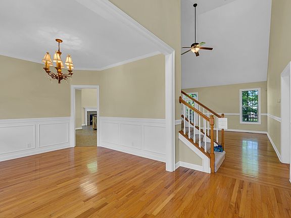 2nd image of 389 Avey Cir