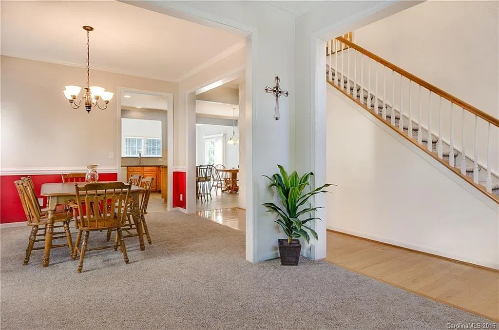 4 bed, 2.5 bath, 2386 sqft, $2,350 — Photo 3