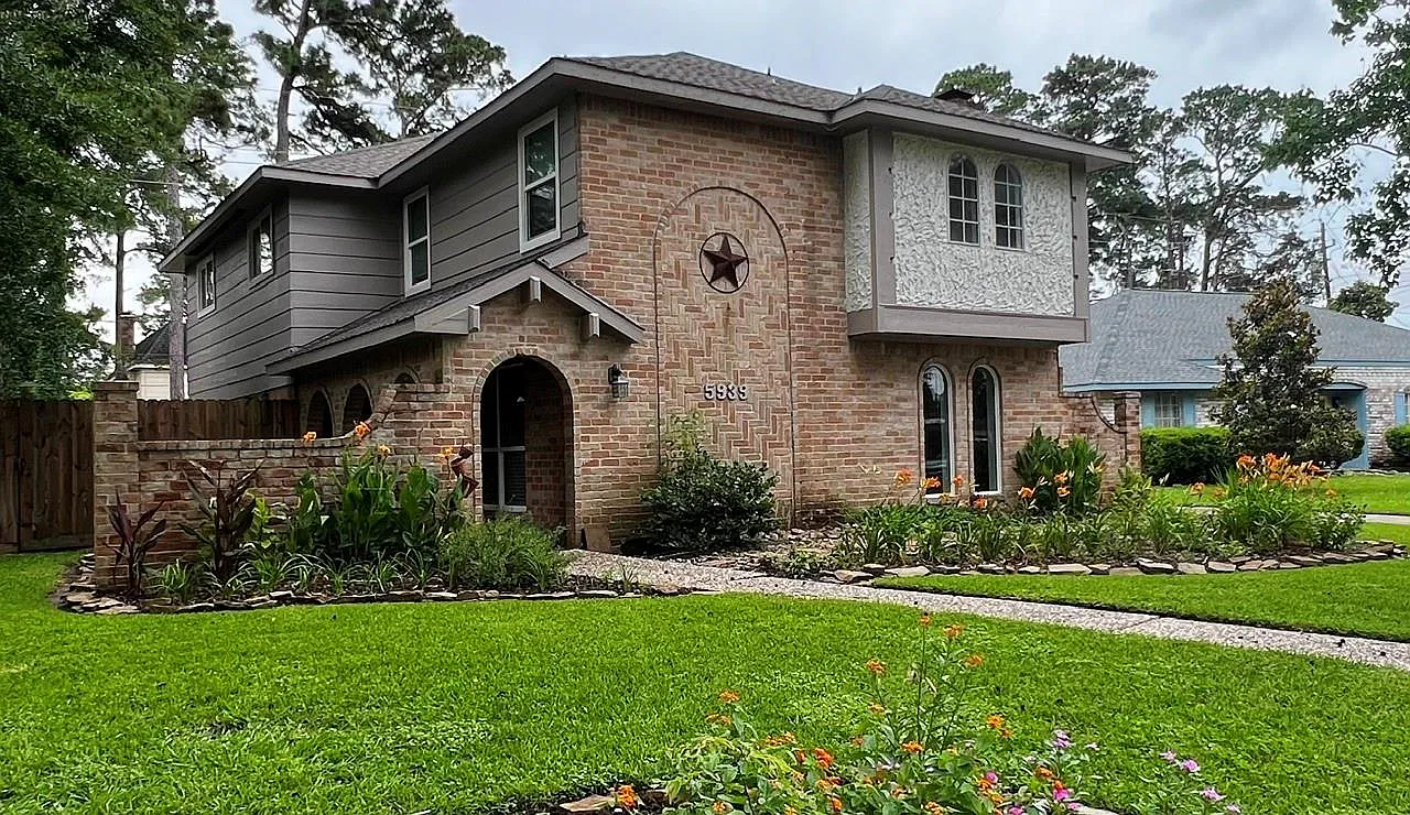 4 bed, 2.5 bath, 2764 sqft, $2,300 — Photo 2