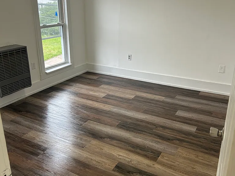 72 Franklin St #1/2 — Photo 2