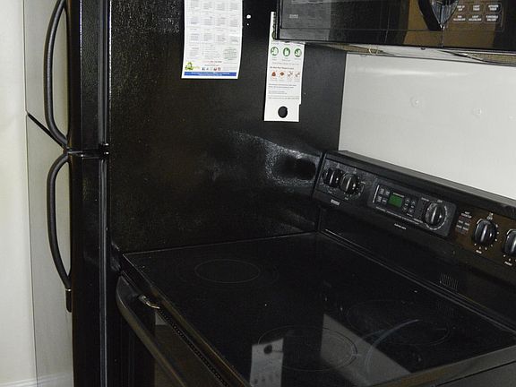 5th image of 808 W 49th St