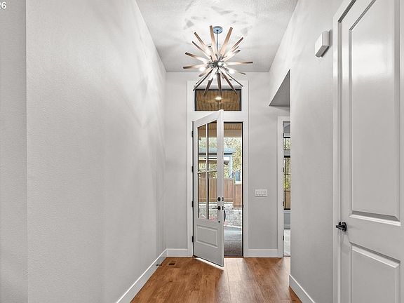 4th image of 760 N V St