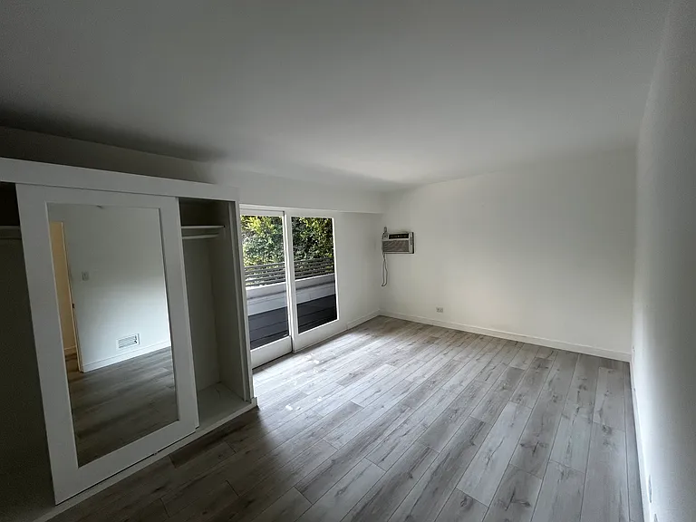 939 Hilgard Ave — Photo 13