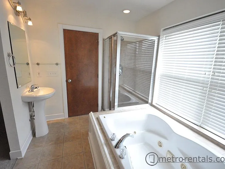 1112 Perry St #C — Photo 9