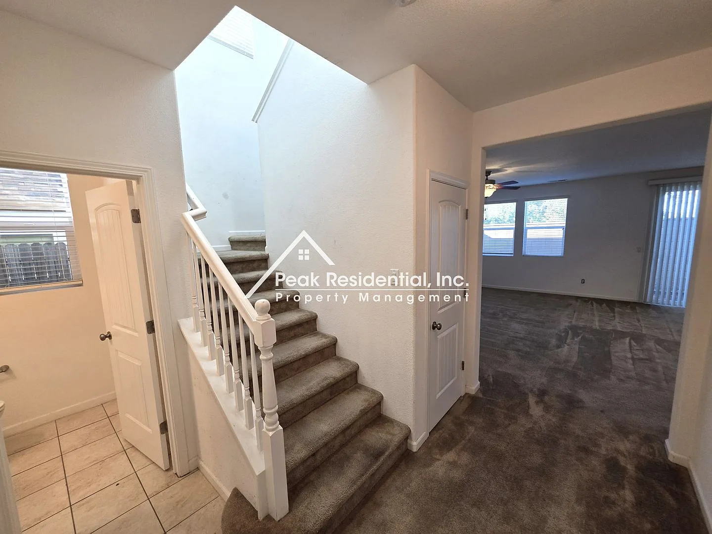 Great 4bd/3ba Home with 2 Car Garage! — Photo 4