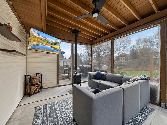 5th image of 5009 Silverdene St