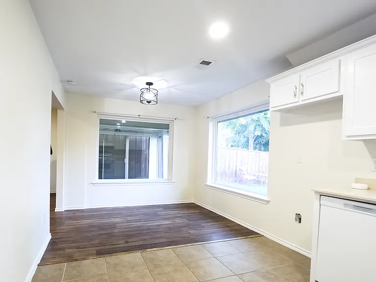 7618 Thistle Ln — Photo 4