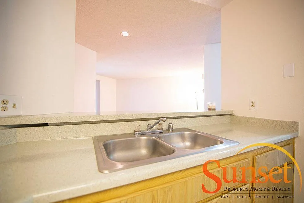 2 bed, 1037 sqft, $3,395 — Photo 4