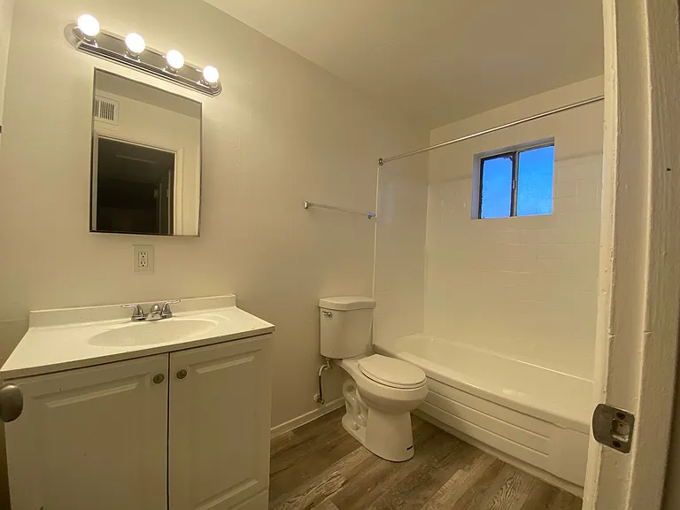 2414 W Devonshire Ave — Photo 33