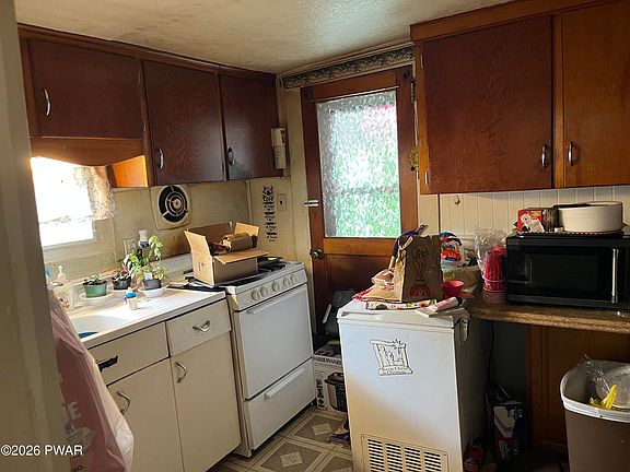 5th image of 246 Vine St