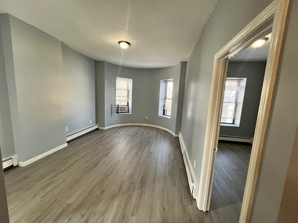 Building Photo - 3150 Washington St #2
