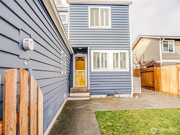 3rd image of 19579 2nd Avenue NE