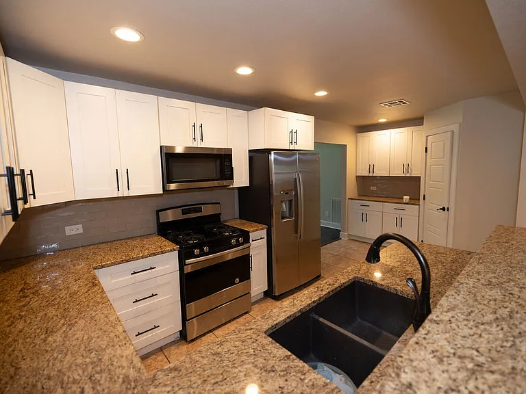 231 N Guilford Dr — Photo 13