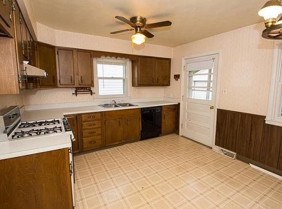 4th image of 220 Walton Ave