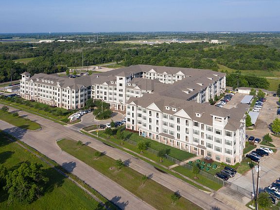 4th image of 10000 Fannin St #411