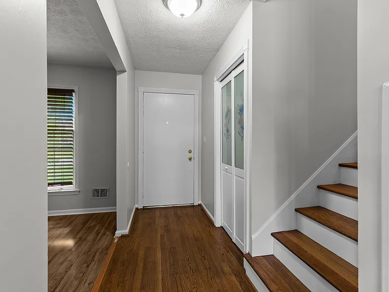 10404 Lark Park Dr — Photo 4