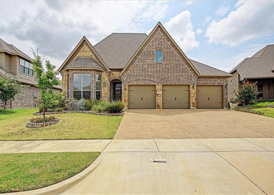 1st image of 313 Hawks Dr