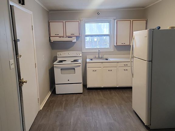 5th image of 12 Elm St APT 3