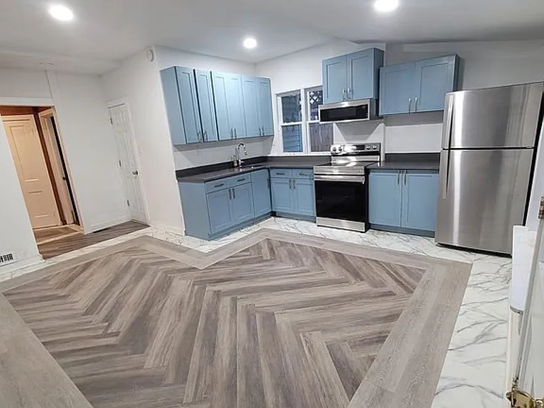 2739 Canby St — Photo 2